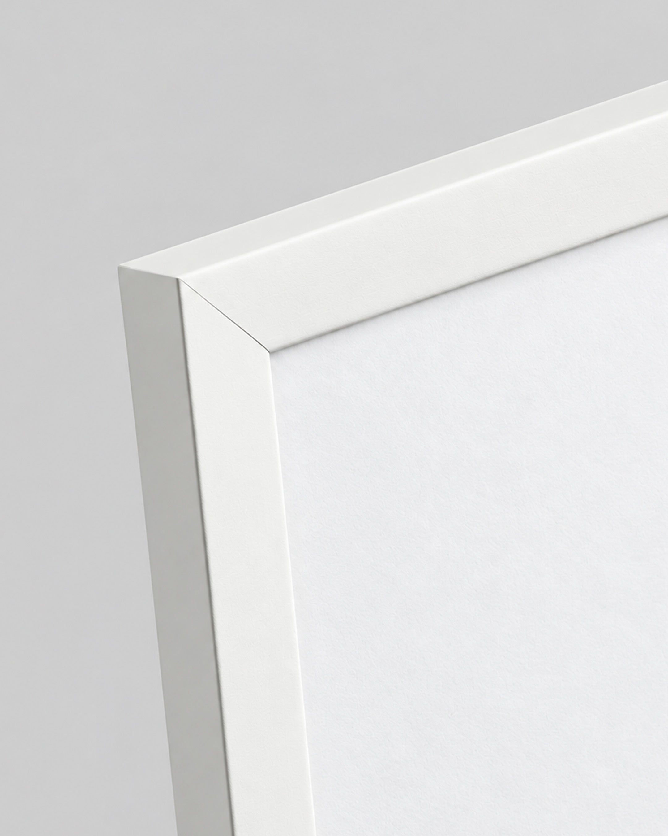Close-up detail of the white 2 cm poster frame