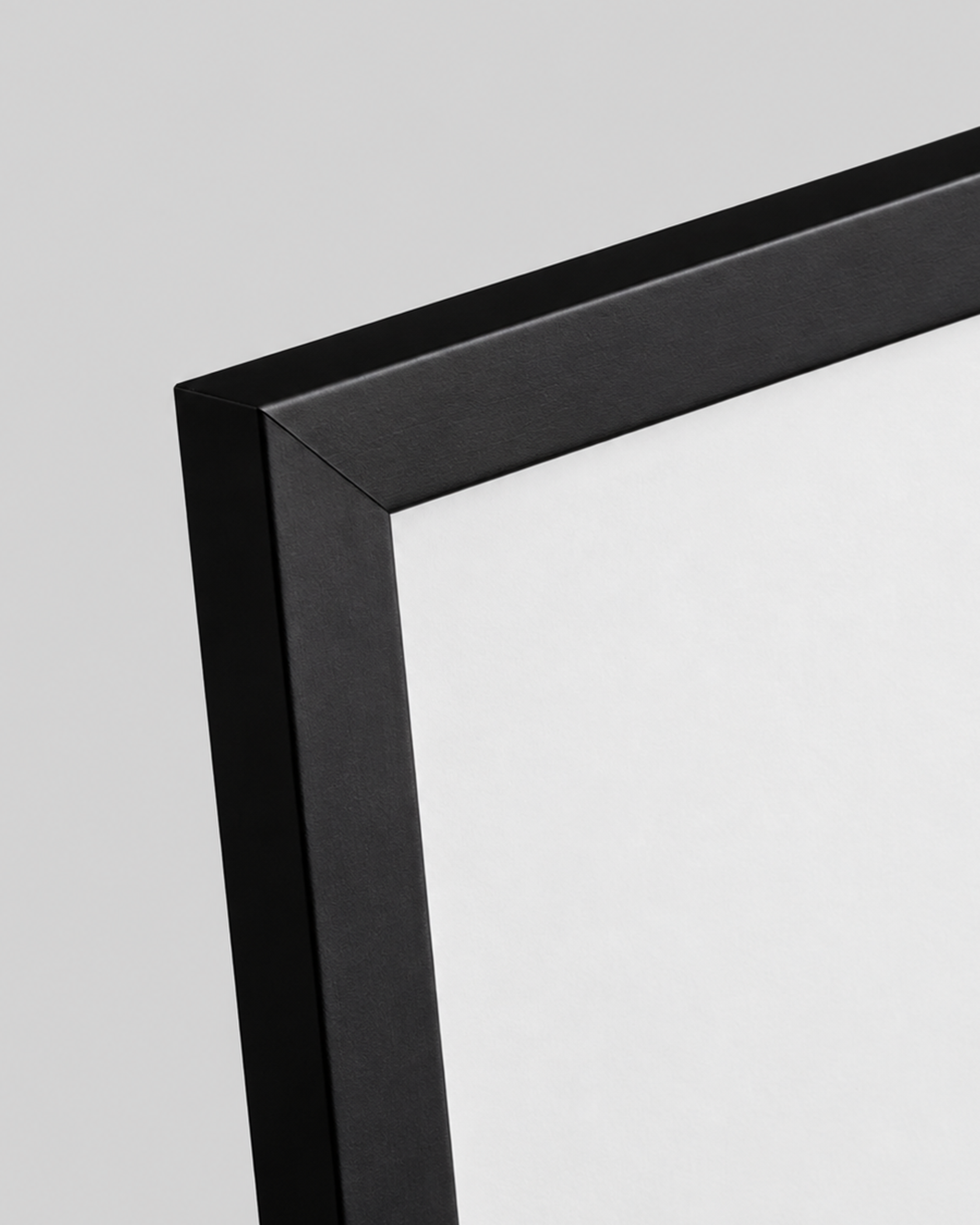 Close-up detail of the black 2 cm poster frame